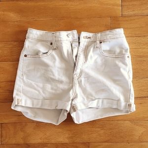 Size 0/25R White jean shorts